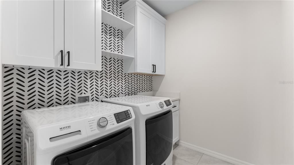 For Rent: $2,700 (5 beds, 3 baths, 2841 Square Feet)