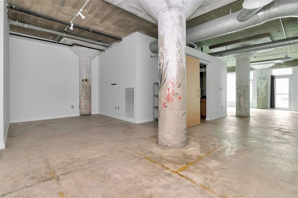 Active With Contract: $350,000 (1 beds, 1 baths, 1107 Square Feet)