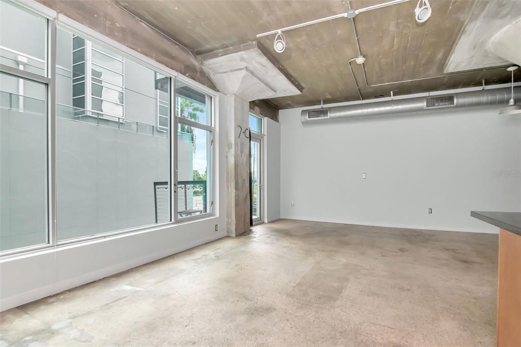 Active With Contract: $350,000 (1 beds, 1 baths, 1107 Square Feet)