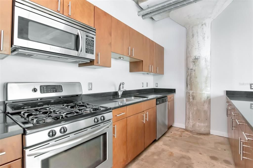 Active With Contract: $350,000 (1 beds, 1 baths, 1107 Square Feet)