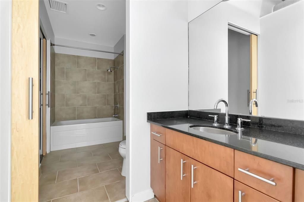 Active With Contract: $350,000 (1 beds, 1 baths, 1107 Square Feet)