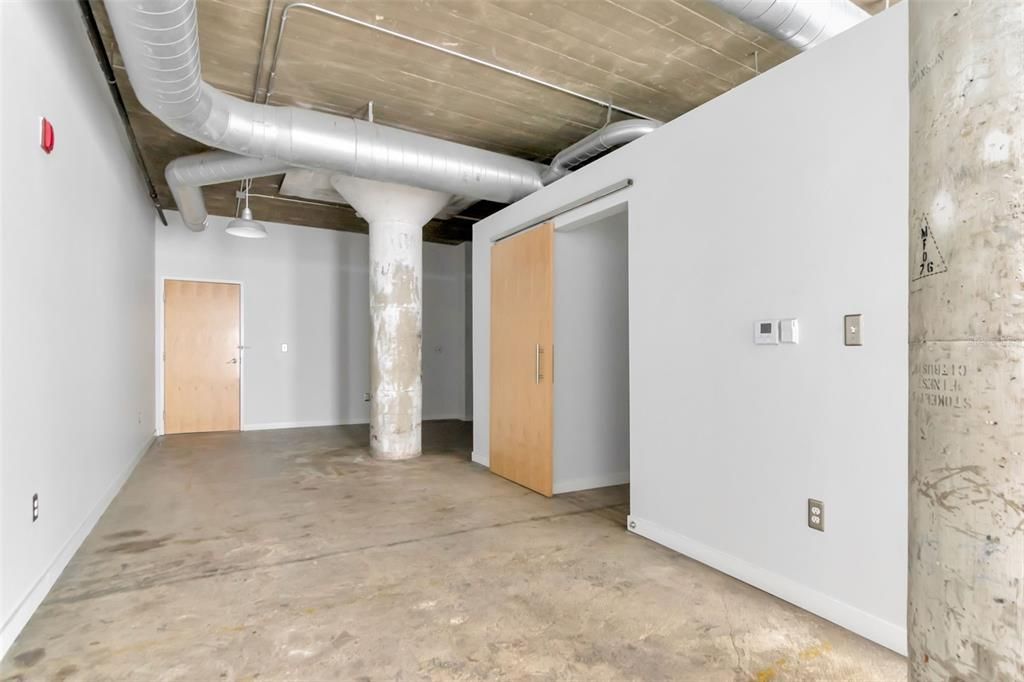 Active With Contract: $350,000 (1 beds, 1 baths, 1107 Square Feet)