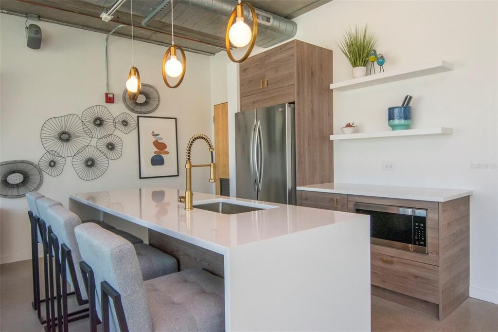 Active With Contract: $350,000 (1 beds, 1 baths, 1107 Square Feet)