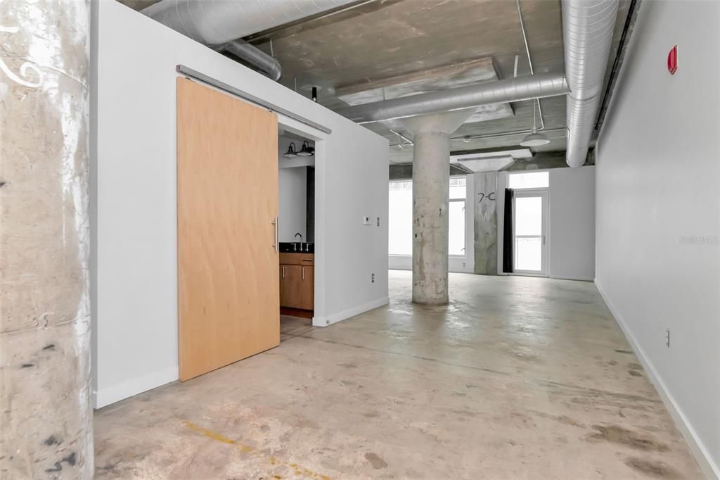 Active With Contract: $350,000 (1 beds, 1 baths, 1107 Square Feet)