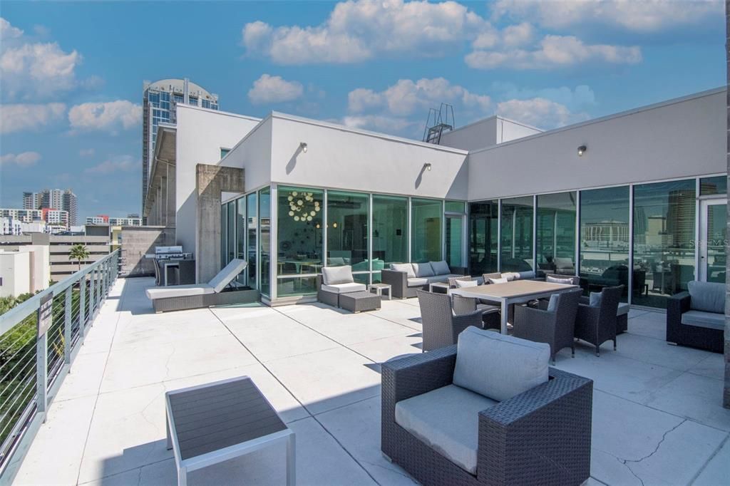 Active With Contract: $350,000 (1 beds, 1 baths, 1107 Square Feet)