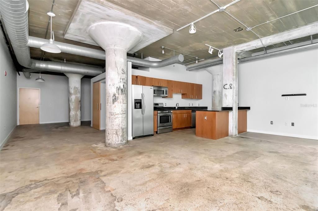 Active With Contract: $350,000 (1 beds, 1 baths, 1107 Square Feet)