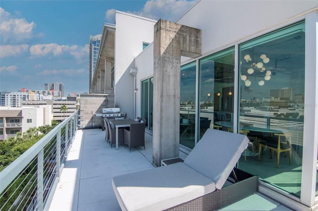 Active With Contract: $350,000 (1 beds, 1 baths, 1107 Square Feet)