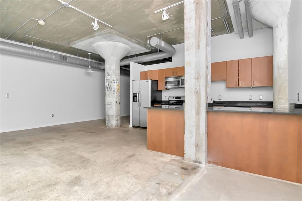 Active With Contract: $350,000 (1 beds, 1 baths, 1107 Square Feet)