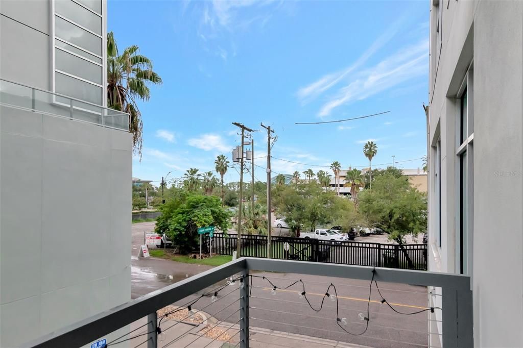 Active With Contract: $350,000 (1 beds, 1 baths, 1107 Square Feet)