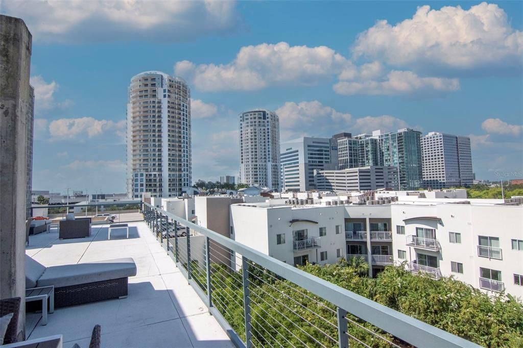 Active With Contract: $350,000 (1 beds, 1 baths, 1107 Square Feet)