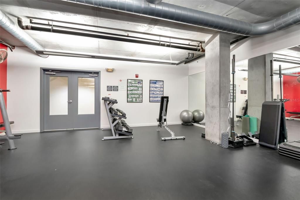 Active With Contract: $350,000 (1 beds, 1 baths, 1107 Square Feet)