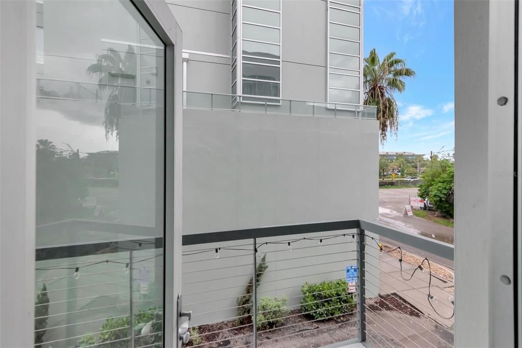 Active With Contract: $350,000 (1 beds, 1 baths, 1107 Square Feet)