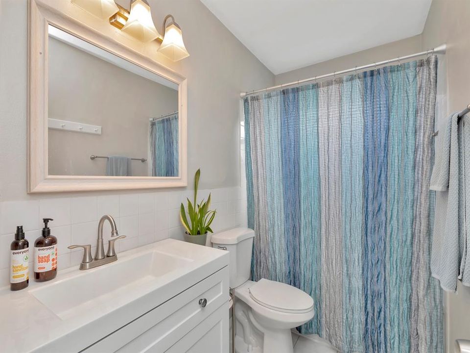 Active With Contract: $435,000 (3 beds, 2 baths, 1484 Square Feet)