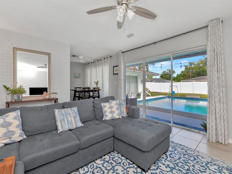 Active With Contract: $435,000 (3 beds, 2 baths, 1484 Square Feet)