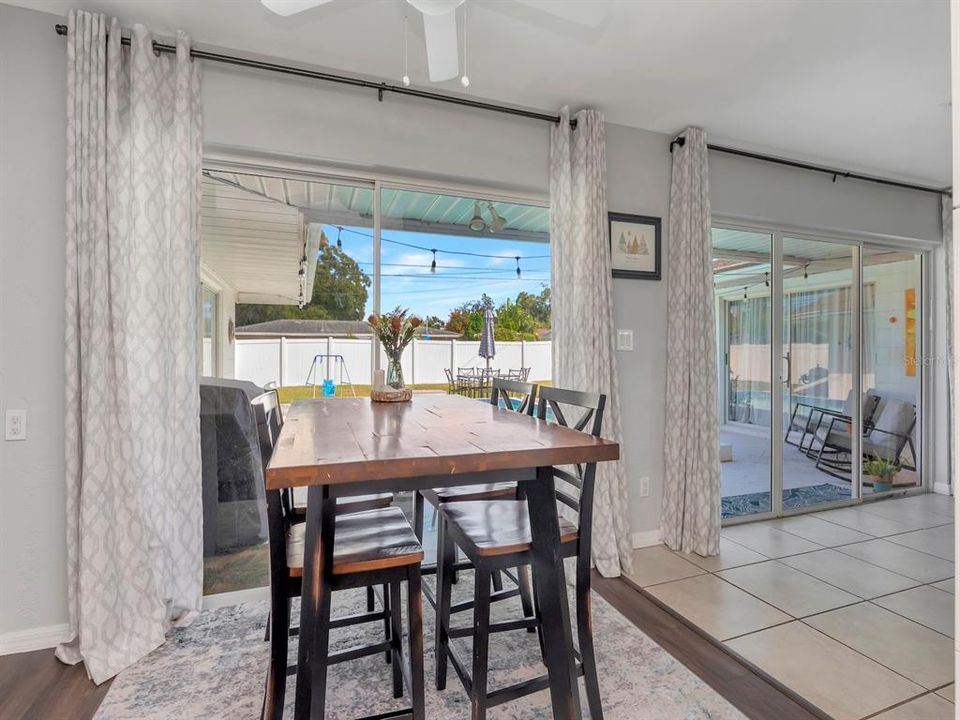 Active With Contract: $435,000 (3 beds, 2 baths, 1484 Square Feet)