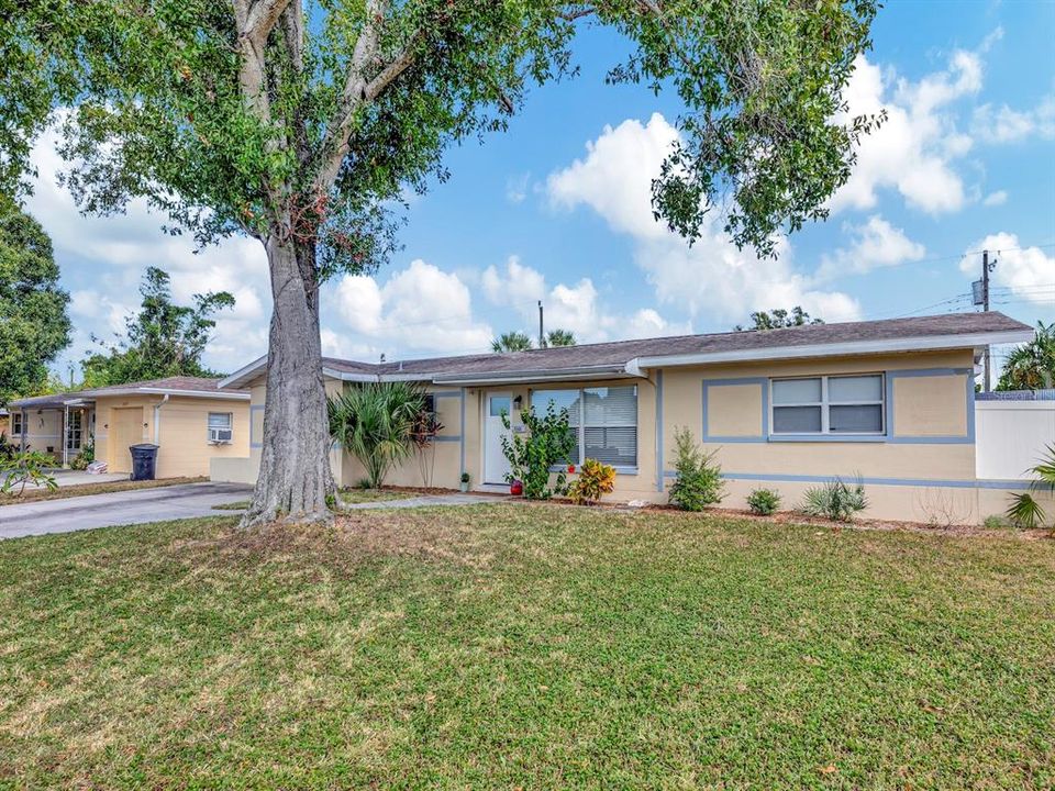 Active With Contract: $435,000 (3 beds, 2 baths, 1484 Square Feet)