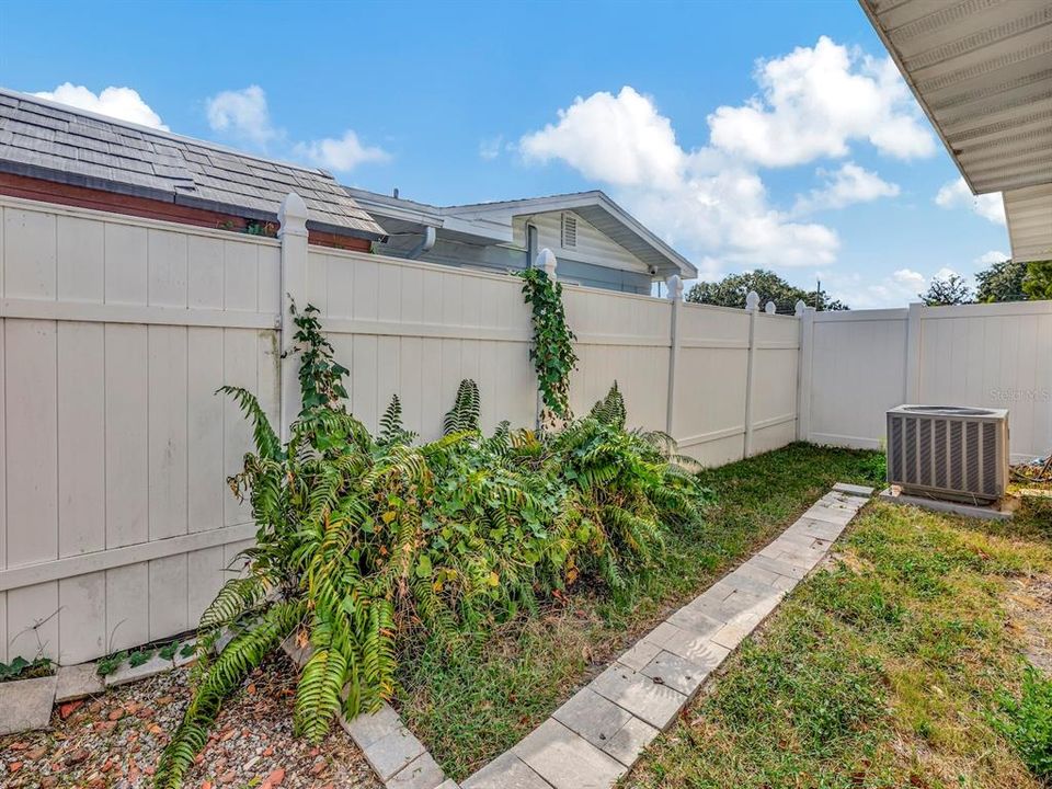 Active With Contract: $435,000 (3 beds, 2 baths, 1484 Square Feet)