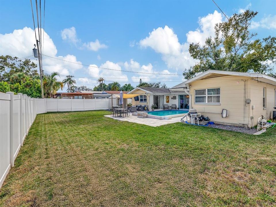 Active With Contract: $435,000 (3 beds, 2 baths, 1484 Square Feet)