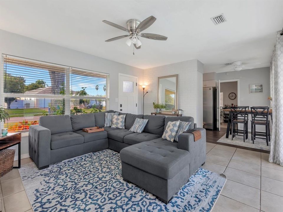 Active With Contract: $435,000 (3 beds, 2 baths, 1484 Square Feet)