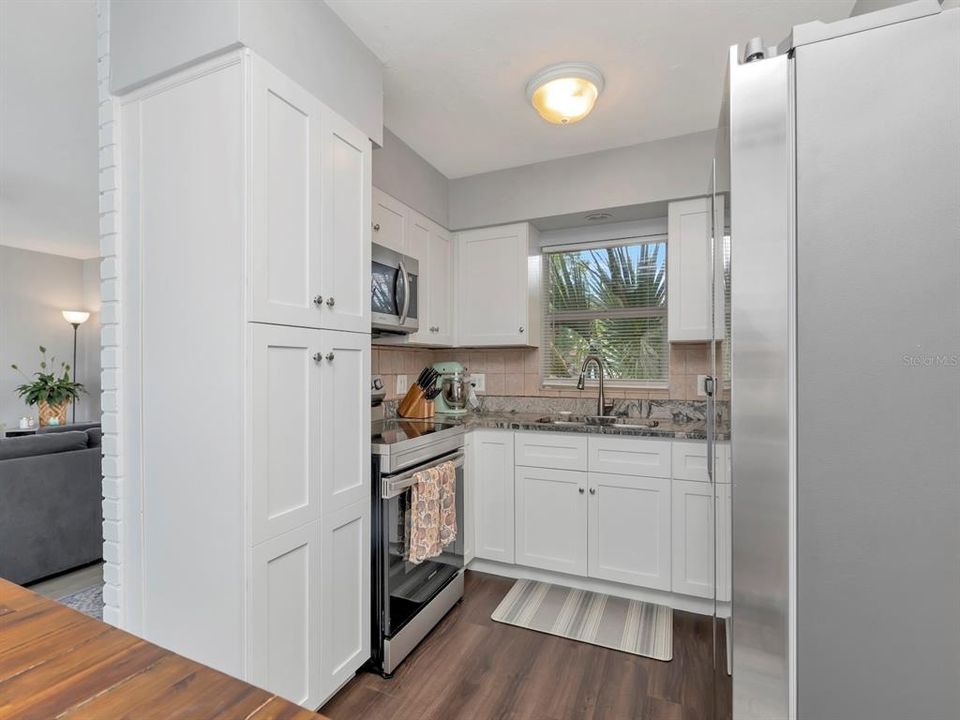 Active With Contract: $435,000 (3 beds, 2 baths, 1484 Square Feet)