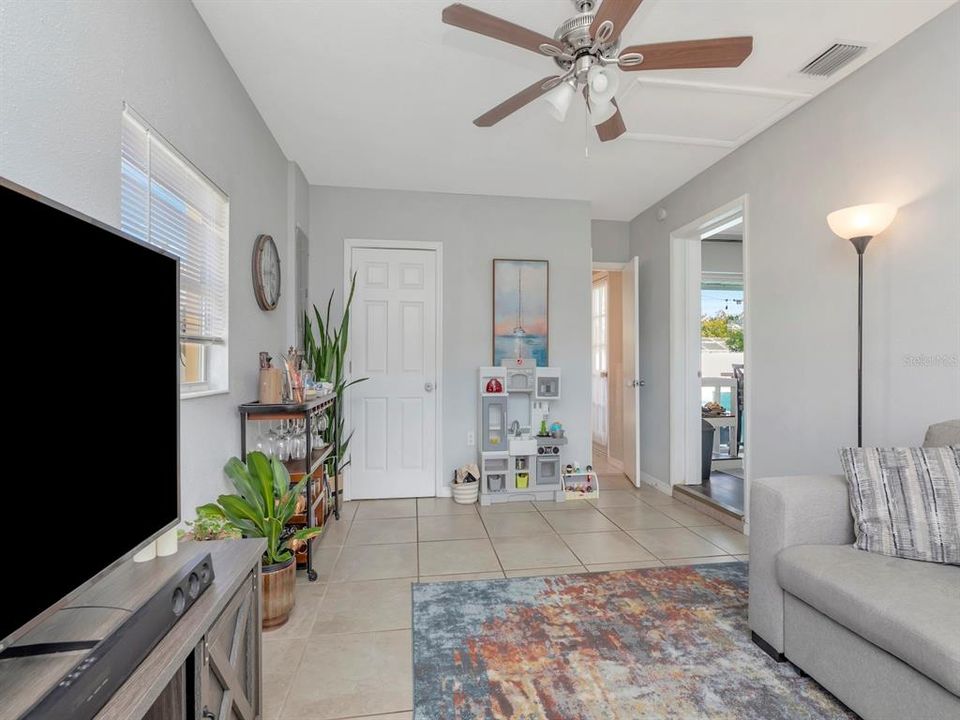 Active With Contract: $435,000 (3 beds, 2 baths, 1484 Square Feet)