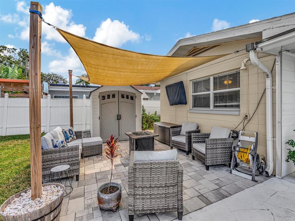 Active With Contract: $435,000 (3 beds, 2 baths, 1484 Square Feet)