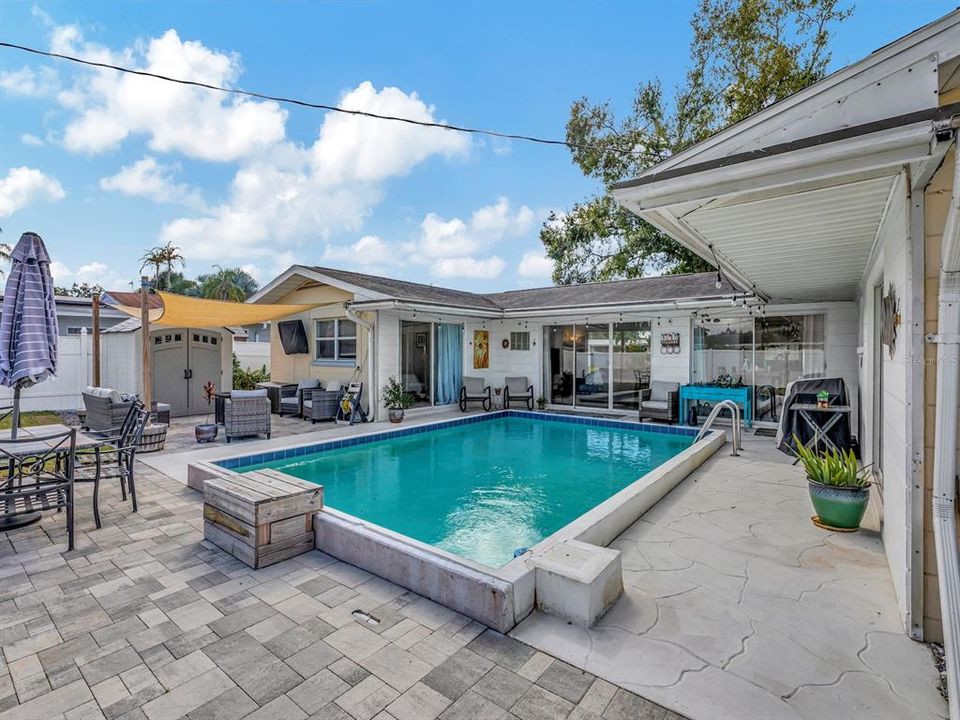 Active With Contract: $435,000 (3 beds, 2 baths, 1484 Square Feet)