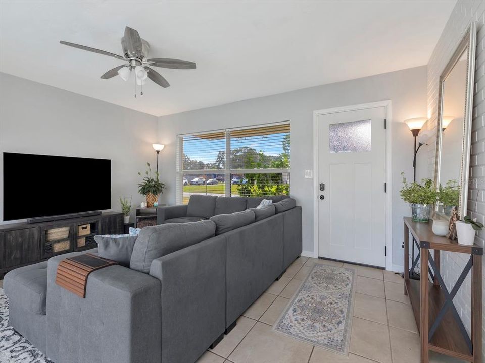 Active With Contract: $435,000 (3 beds, 2 baths, 1484 Square Feet)
