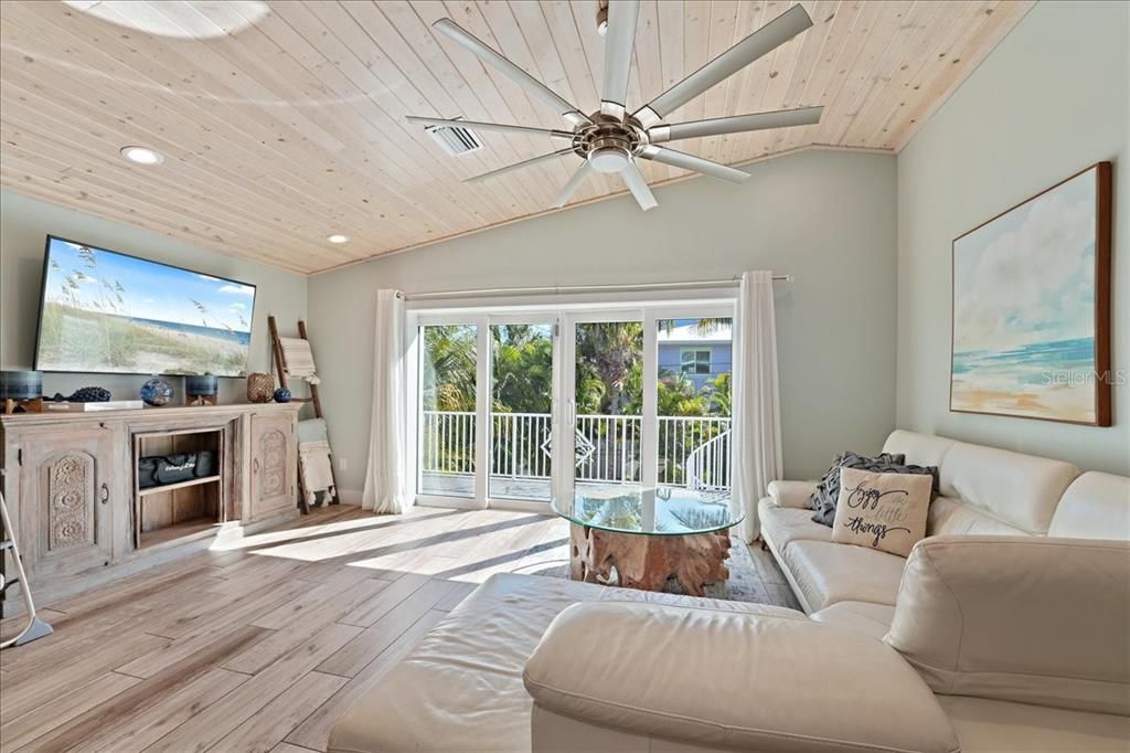 For Sale: $3,895,000 (3 beds, 3 baths, 2263 Square Feet)