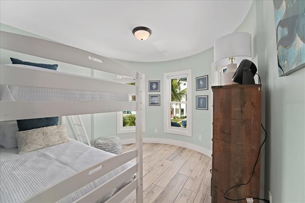 For Sale: $3,895,000 (3 beds, 3 baths, 2263 Square Feet)