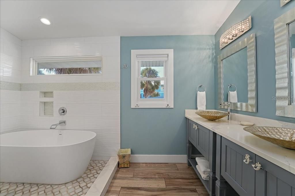 For Sale: $3,895,000 (3 beds, 3 baths, 2263 Square Feet)