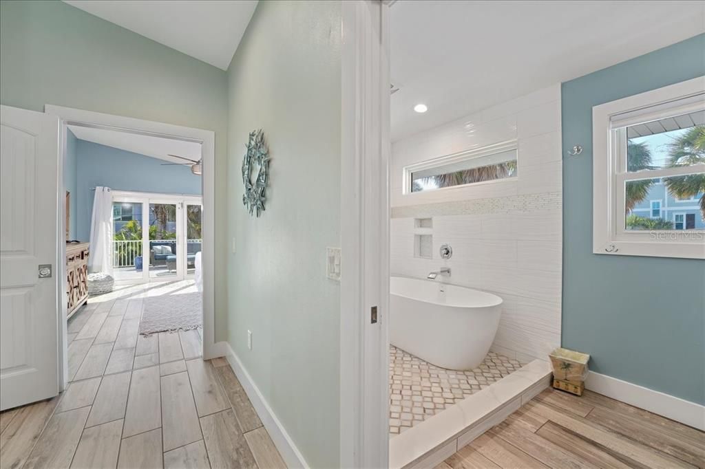 For Sale: $3,895,000 (3 beds, 3 baths, 2263 Square Feet)