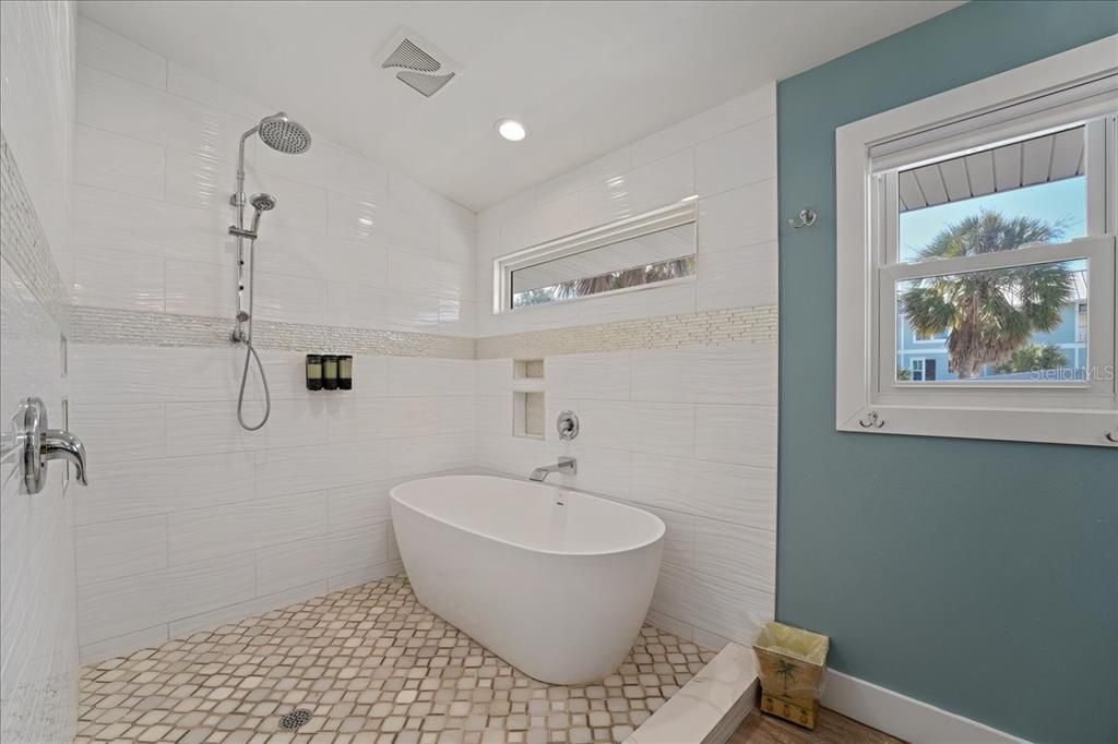 For Sale: $3,895,000 (3 beds, 3 baths, 2263 Square Feet)