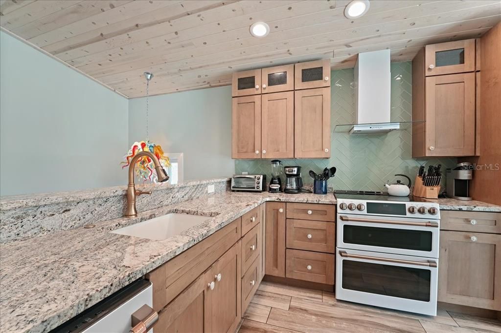 For Sale: $3,895,000 (3 beds, 3 baths, 2263 Square Feet)