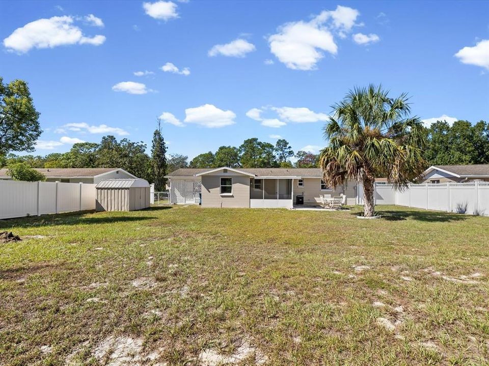 Active With Contract: $215,000 (3 beds, 1 baths, 1044 Square Feet)