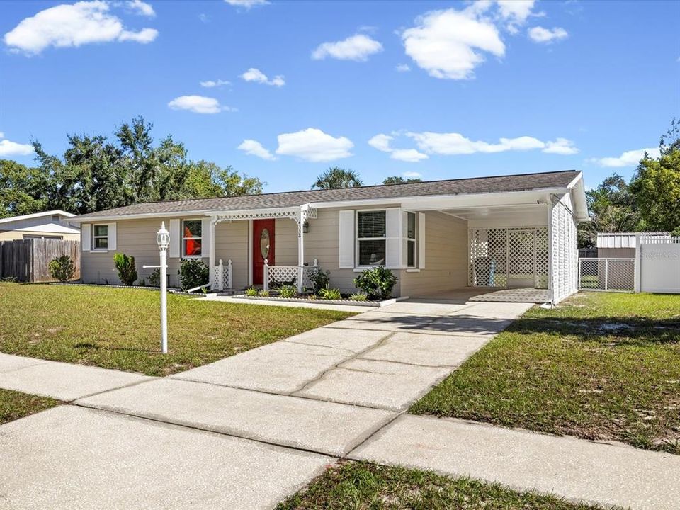 Active With Contract: $215,000 (3 beds, 1 baths, 1044 Square Feet)