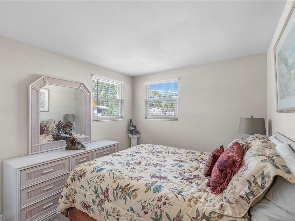 Active With Contract: $215,000 (3 beds, 1 baths, 1044 Square Feet)