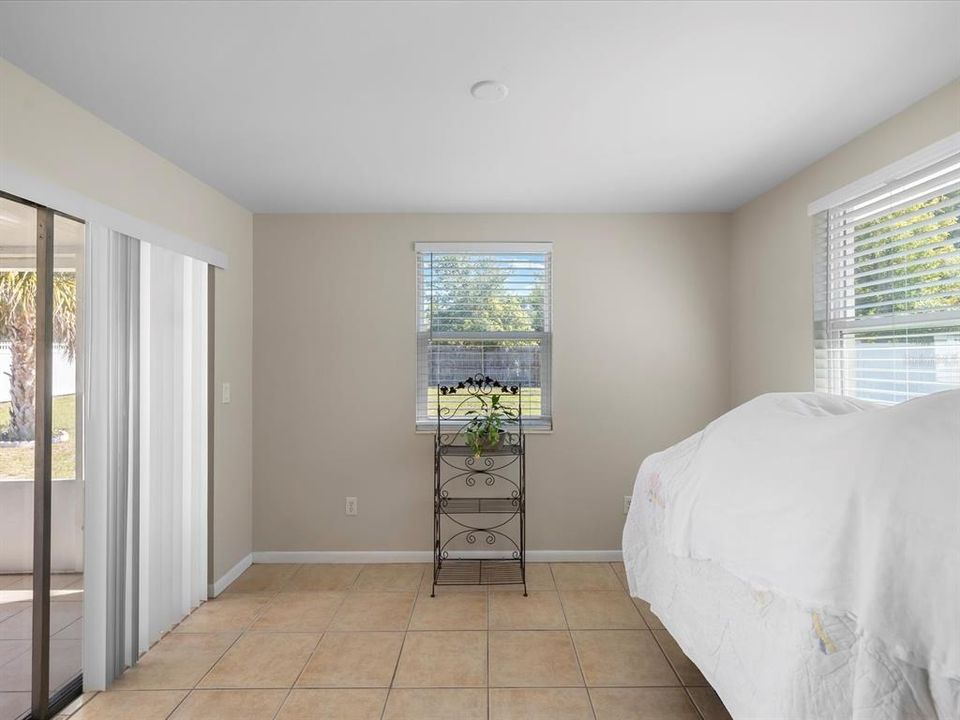 Active With Contract: $215,000 (3 beds, 1 baths, 1044 Square Feet)