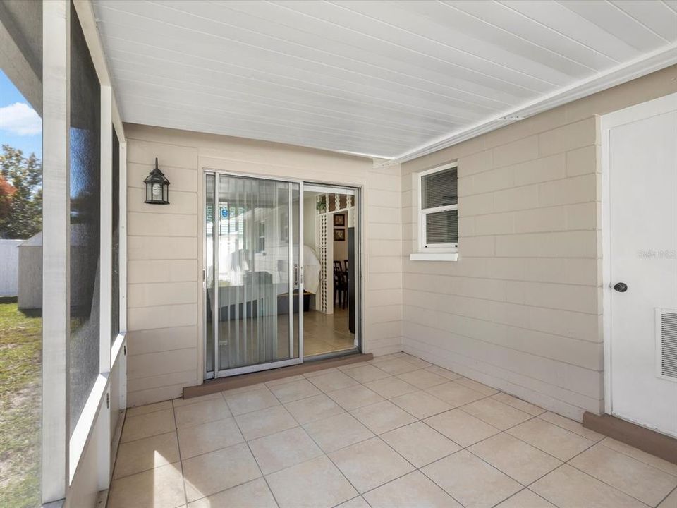 Active With Contract: $215,000 (3 beds, 1 baths, 1044 Square Feet)