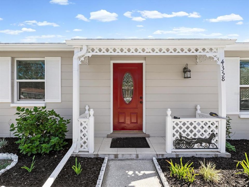 Active With Contract: $215,000 (3 beds, 1 baths, 1044 Square Feet)