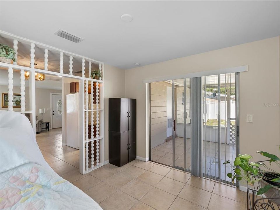 Active With Contract: $215,000 (3 beds, 1 baths, 1044 Square Feet)