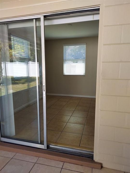 Active With Contract: $215,000 (3 beds, 1 baths, 1044 Square Feet)