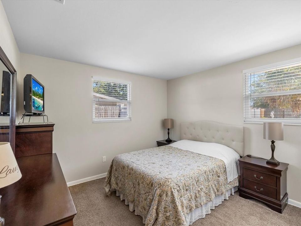 Active With Contract: $215,000 (3 beds, 1 baths, 1044 Square Feet)