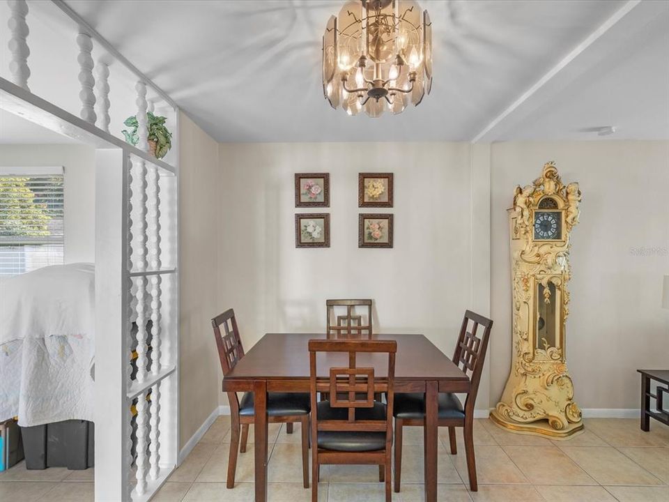 Active With Contract: $215,000 (3 beds, 1 baths, 1044 Square Feet)