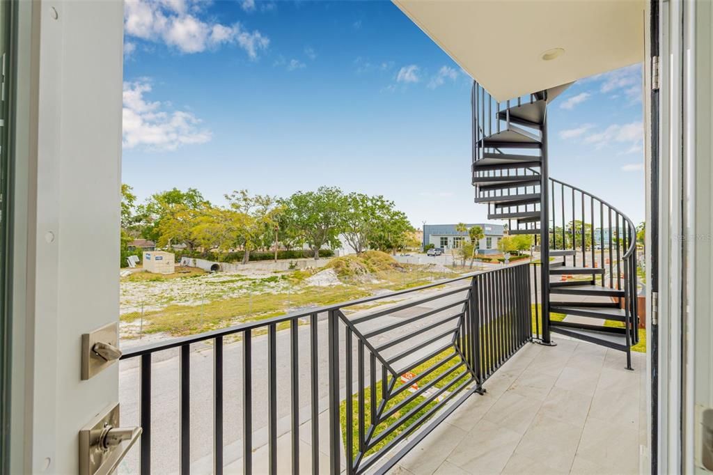 For Sale: $829,000 (4 beds, 3 baths, 1976 Square Feet)