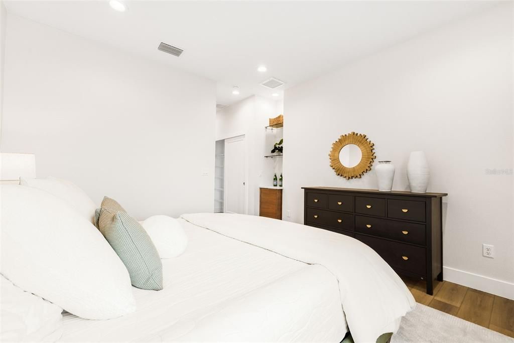 For Sale: $829,000 (4 beds, 3 baths, 1976 Square Feet)