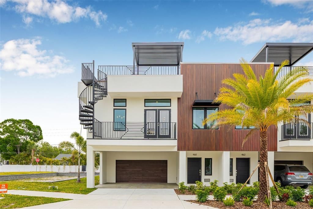 For Sale: $829,000 (4 beds, 3 baths, 1976 Square Feet)