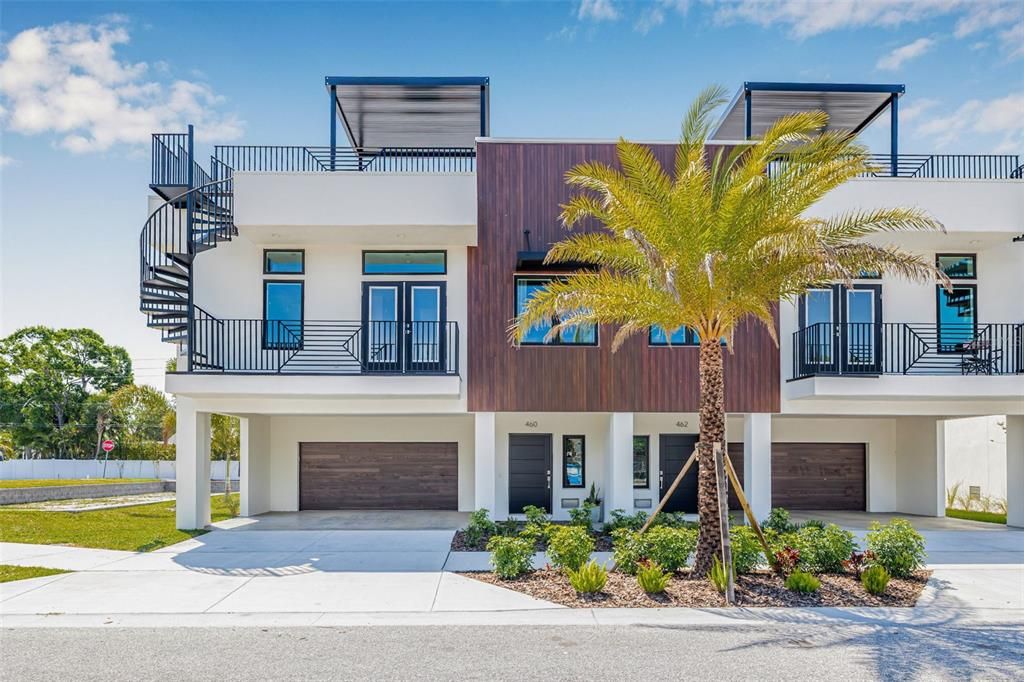 For Sale: $829,000 (4 beds, 3 baths, 1976 Square Feet)