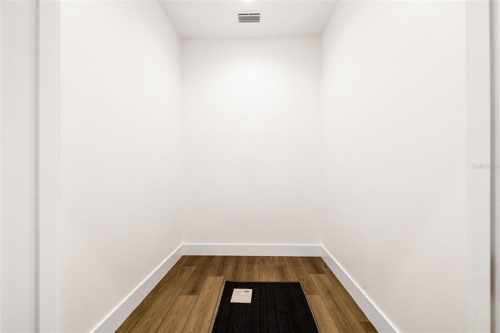 For Sale: $829,000 (4 beds, 3 baths, 1976 Square Feet)