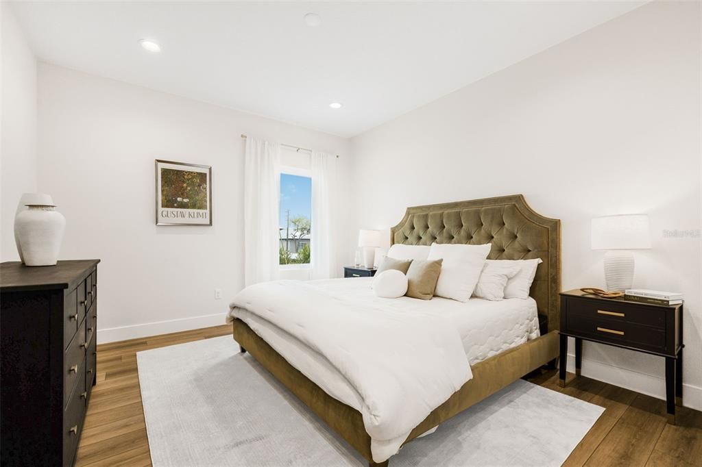 For Sale: $829,000 (4 beds, 3 baths, 1976 Square Feet)